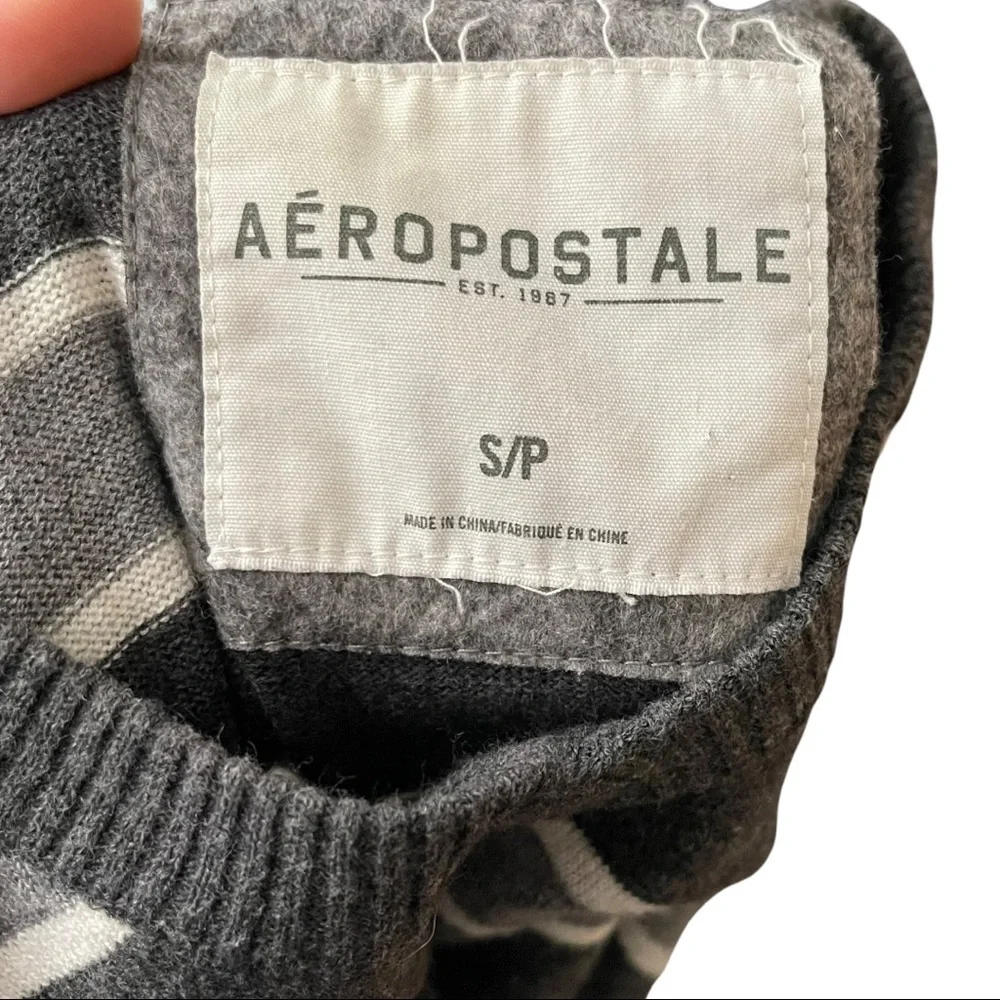 Aeropostale Mens Striped V Neck Pullover Sweater Size Small